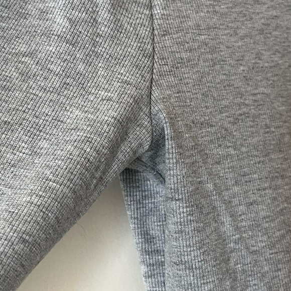NWT Calvin Klein Gray Long Sleeve, Cropped Top, Slim, women’s size large - Picture 2 of 13